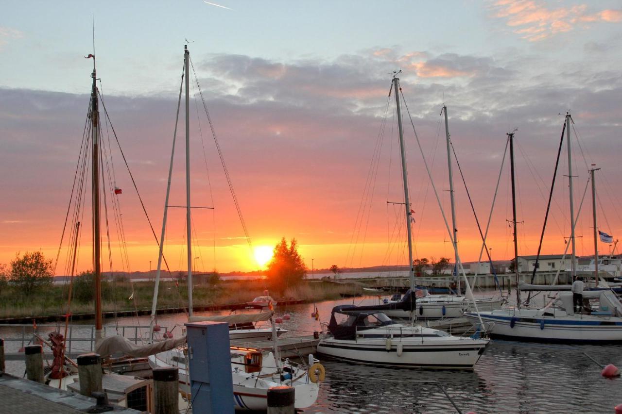 Strandnah Mit Terrasse, Gratis Nutzung Vom Ahoi Erlebnisbad Und Sauna In Sellin - Strandhaus Moenchgut Fewo06 Lobbe Zewnętrze zdjęcie